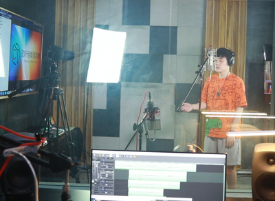 渾厚之聲 新疆專題配音與影視節(jié)目制作的融合藝術(shù)